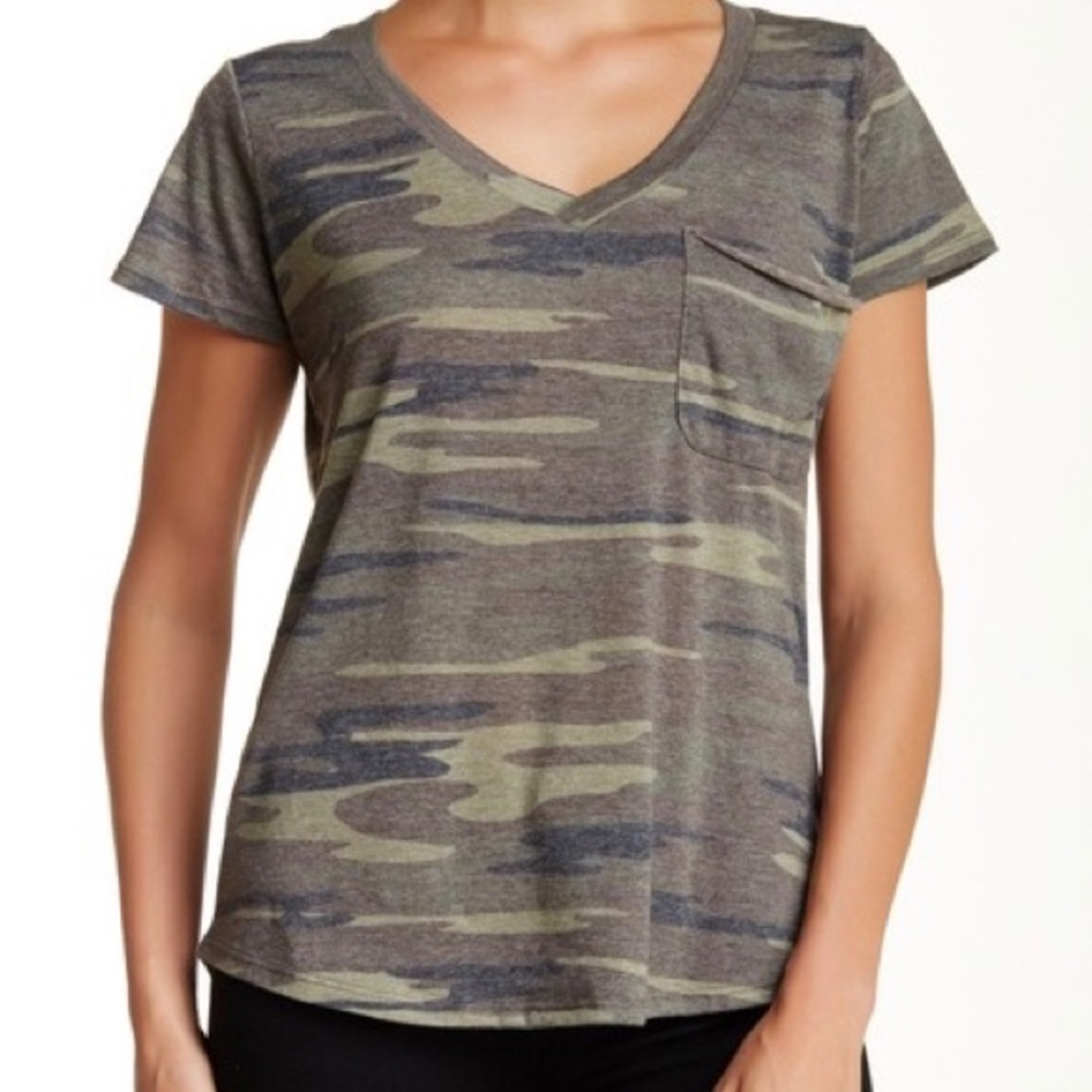 Socialite Camo tee XL
